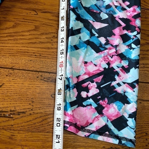 FABLETICS Women's Large Crop Pants Leggings Running Yoga Pink Gray Green. - Picture 2 of 7